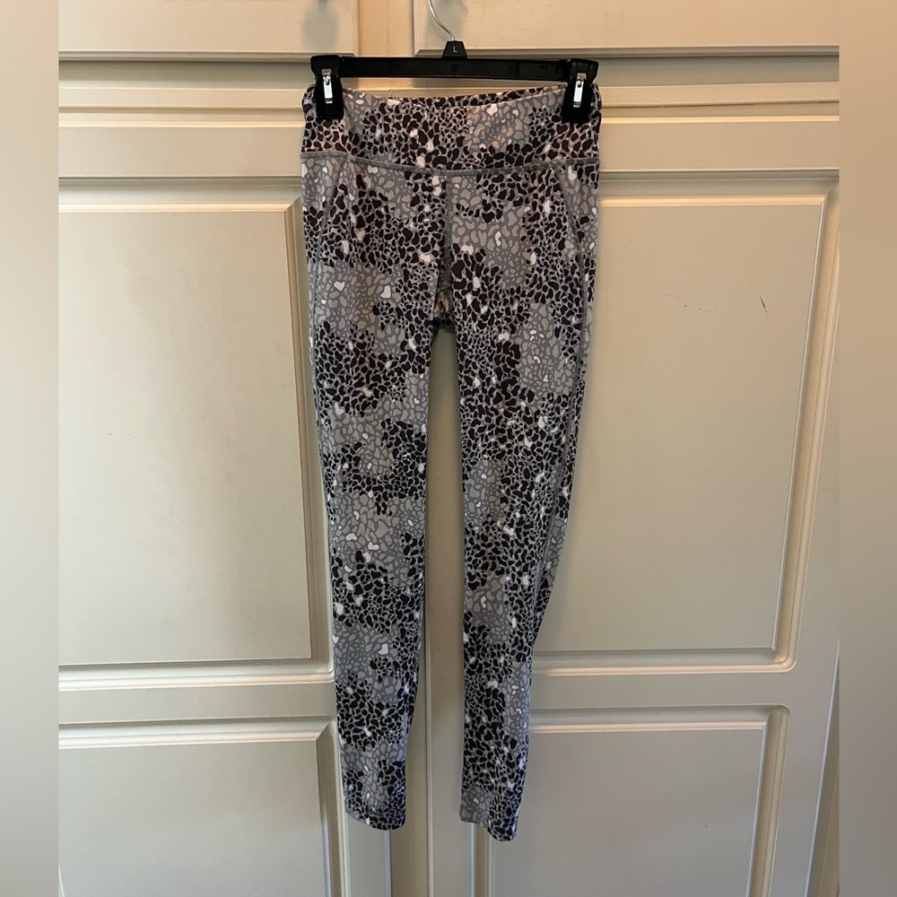The North Face Gray and Black Patterned Leggings